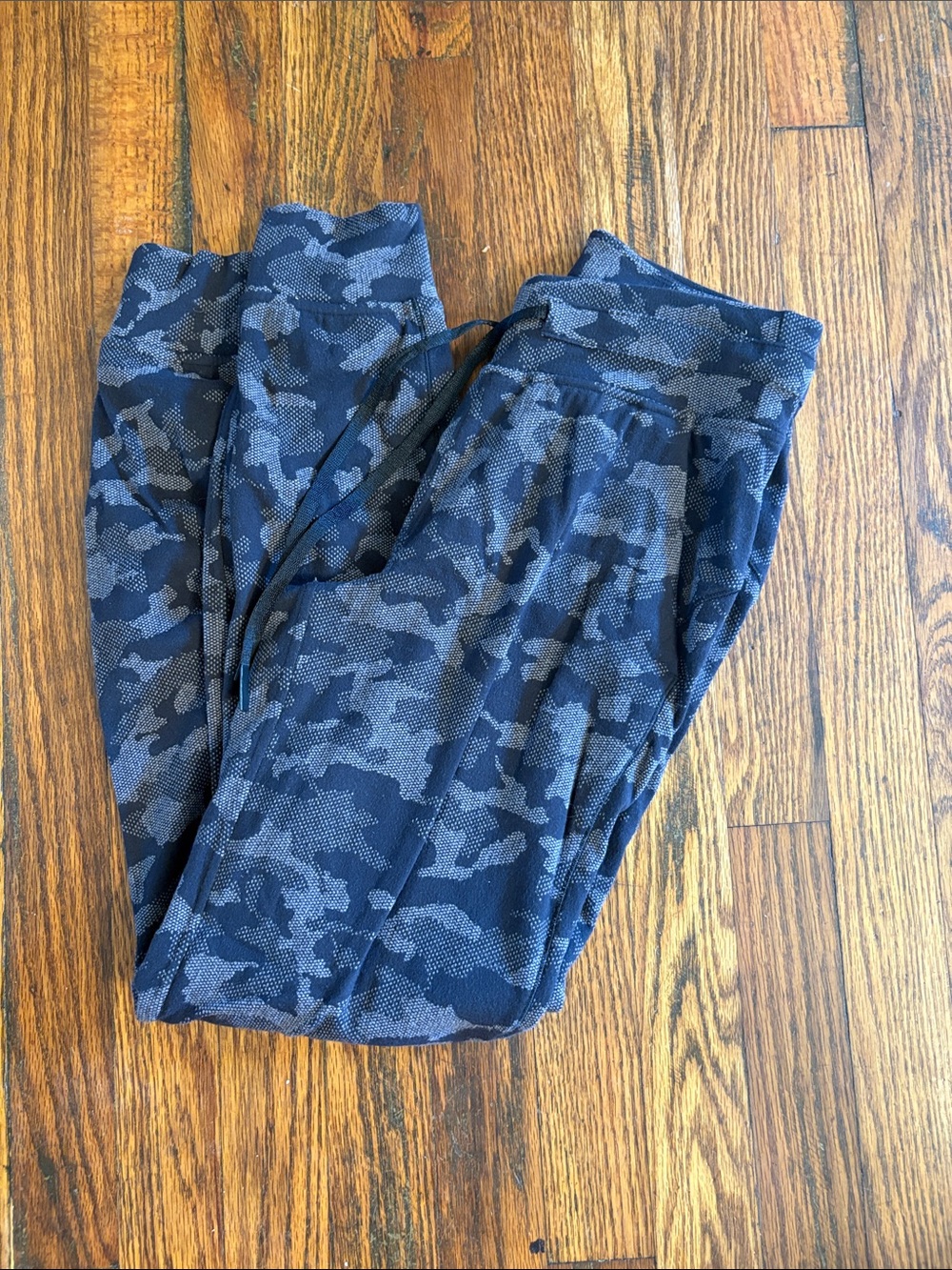 🎉Like New! lululemon athletica Black and Gray Camo Joggers